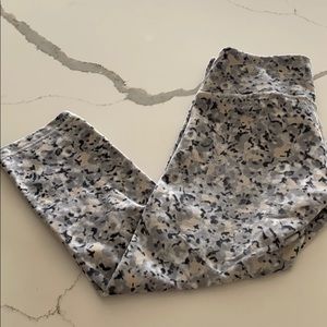 Lululemon crop pants size 6